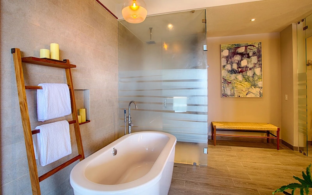 Suite, 1 King Bed (Jungle View) - Photo 7