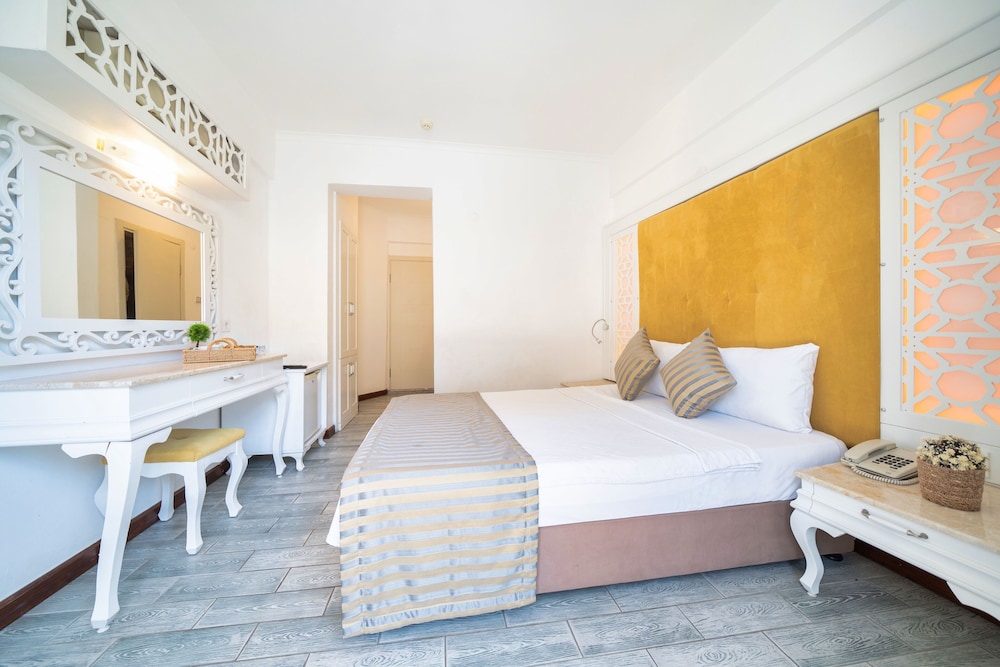 Standard Double or Twin Room, Garden View