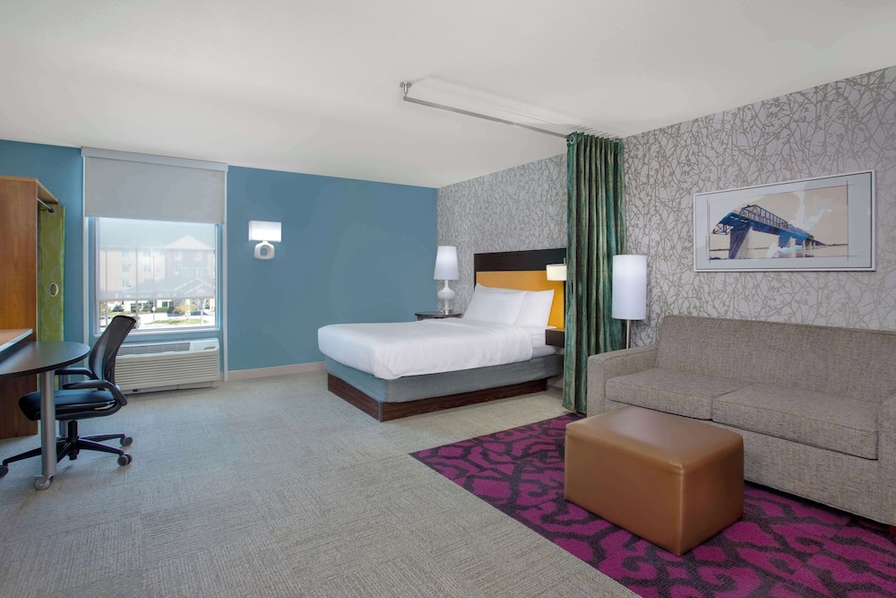 Premium Studio, 1 Queen Bed, Accessible, Bathtub photo 3