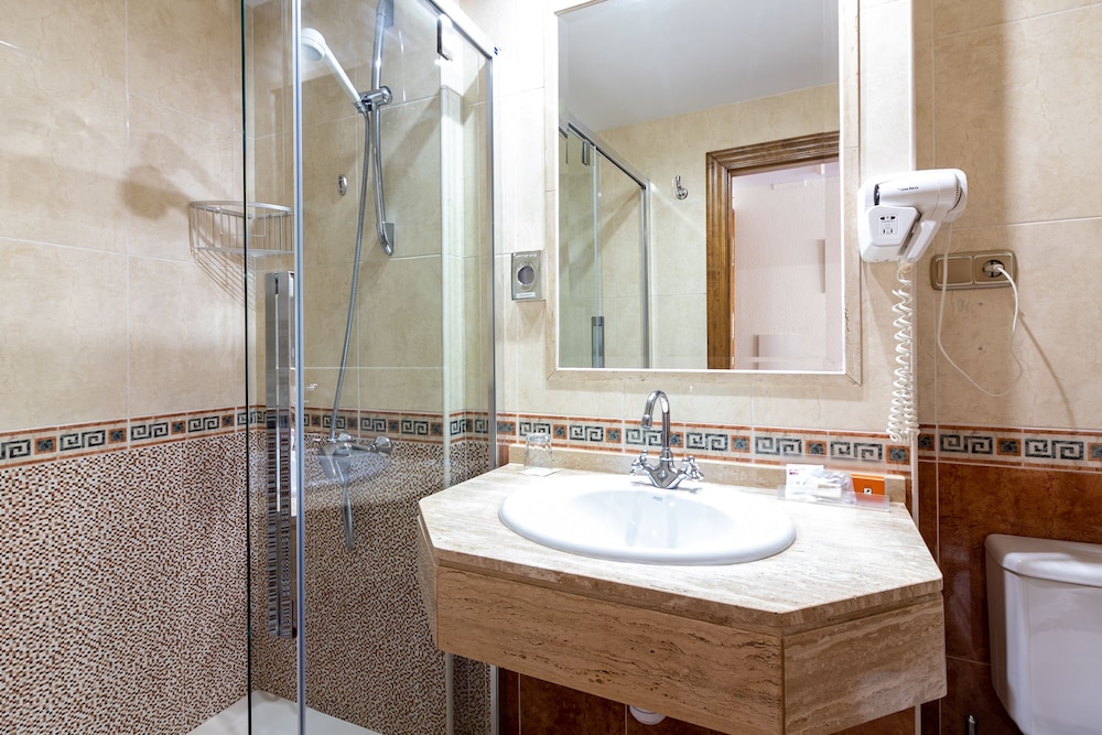 Suite - Photo 9