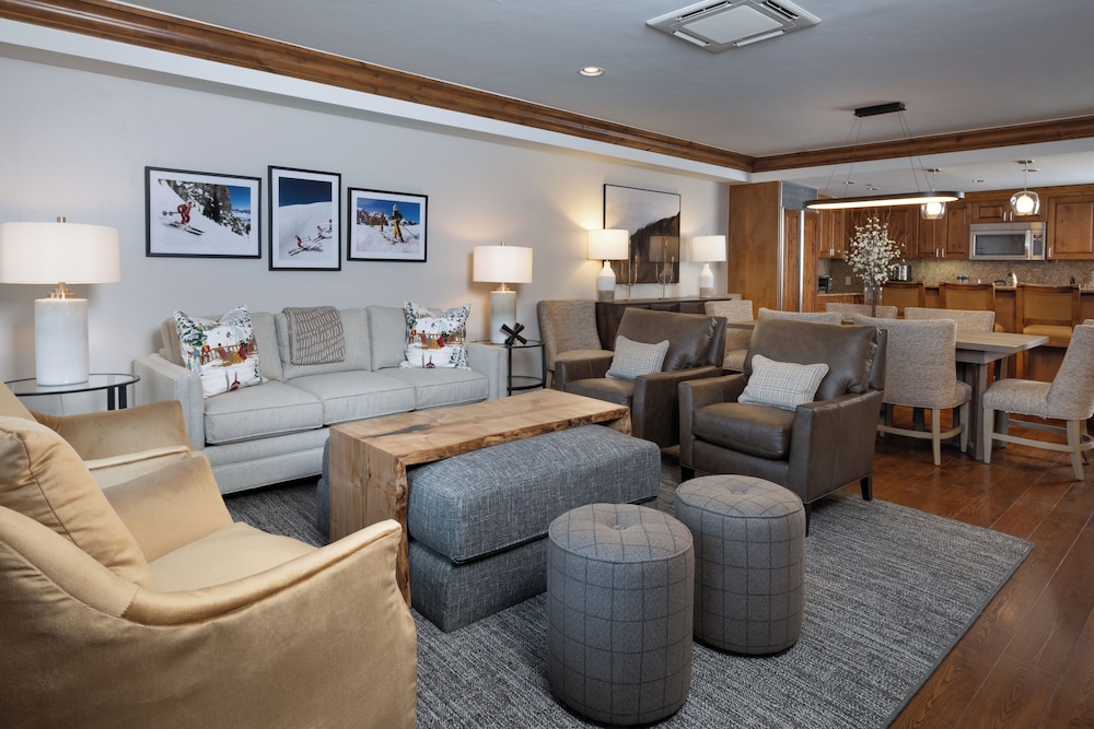 Three Bedroom Slopeside Condo (No Pets)
