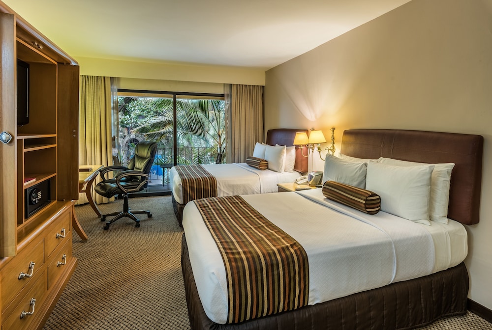 Room, 2 Double Beds, Non Smoking, Club Lounge Access photo 2