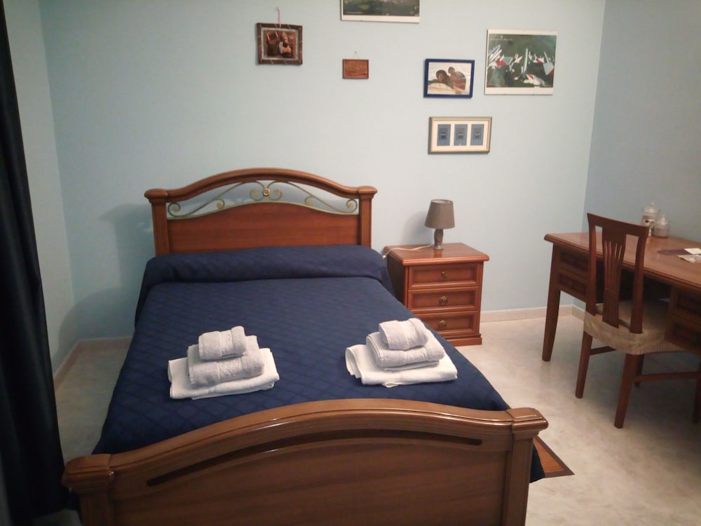 Classic Room, Non Smoking, Private Bathroom (Blue Room) photo 2
