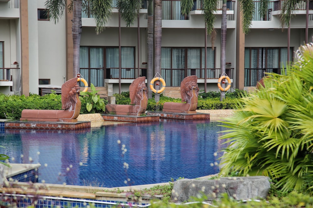 Family Room, 2 Bedrooms, Pool View photo 2