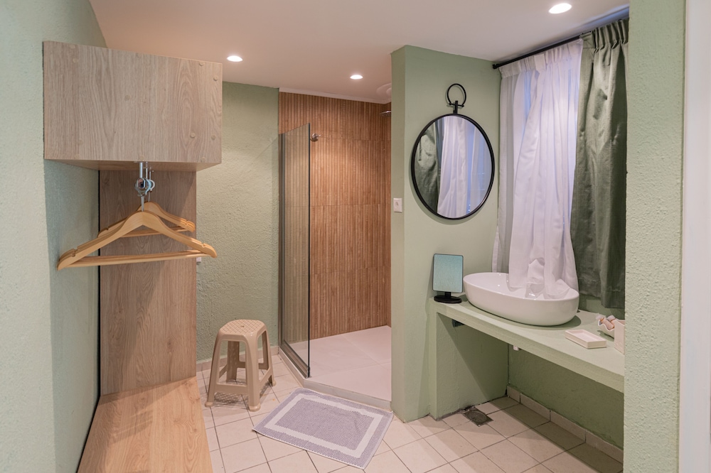 Traditional Studio Suite, Sea View - Photo 16
