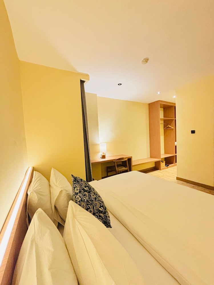 Suite, 1 Bedroom - Photo 3