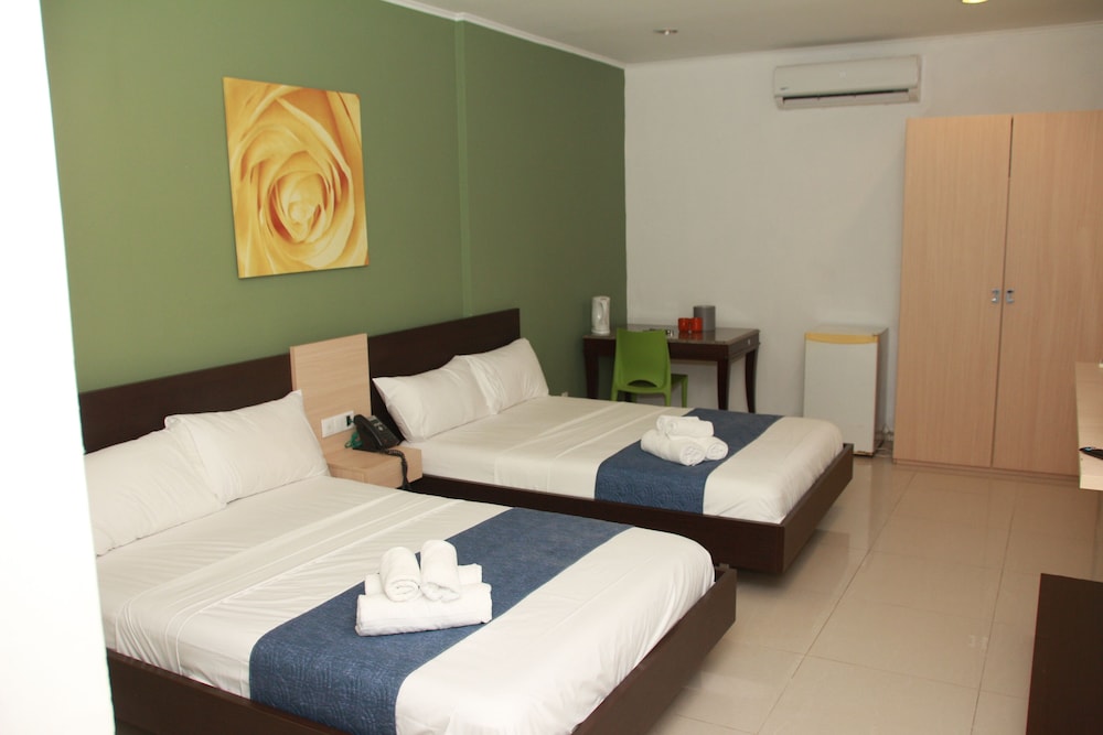 Double Room, 2 Queen Beds, No Windows