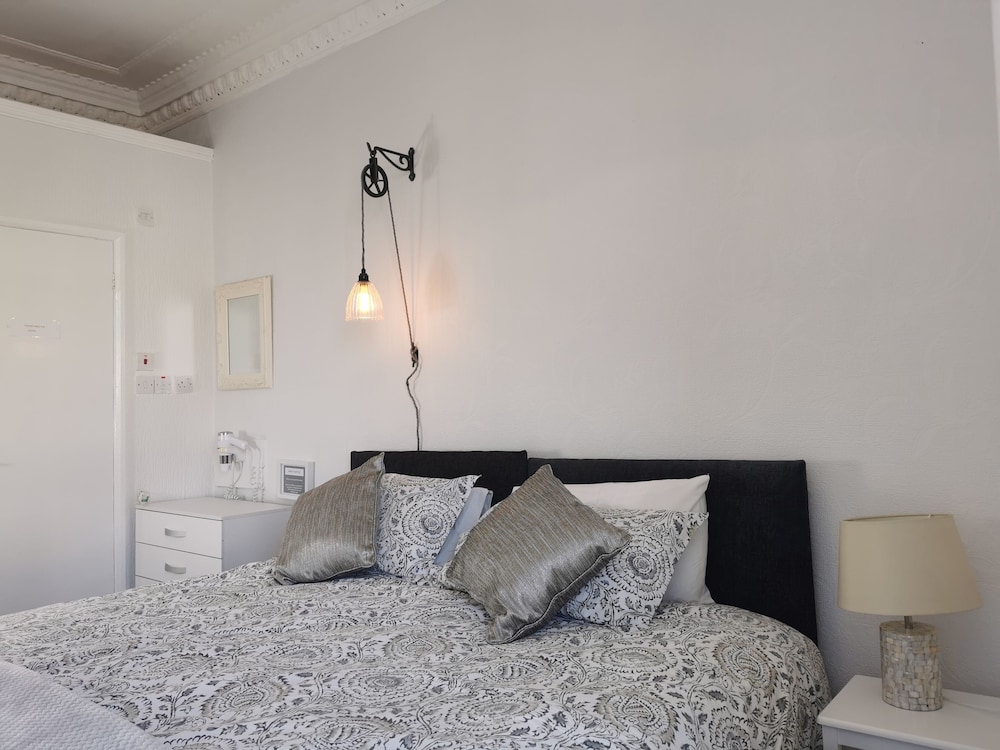 Comfort Twin Room, Ensuite, Sea View (Twin/Double) photo 3