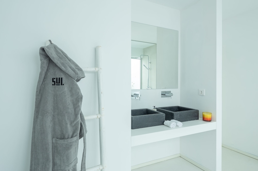 Superior Studio, 1 Bedroom, Ocean View, Oceanfront - Adults Only photo 2