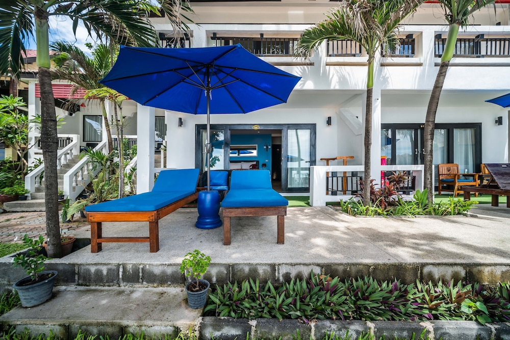 Deluxe Beachfront Room - Photo 11