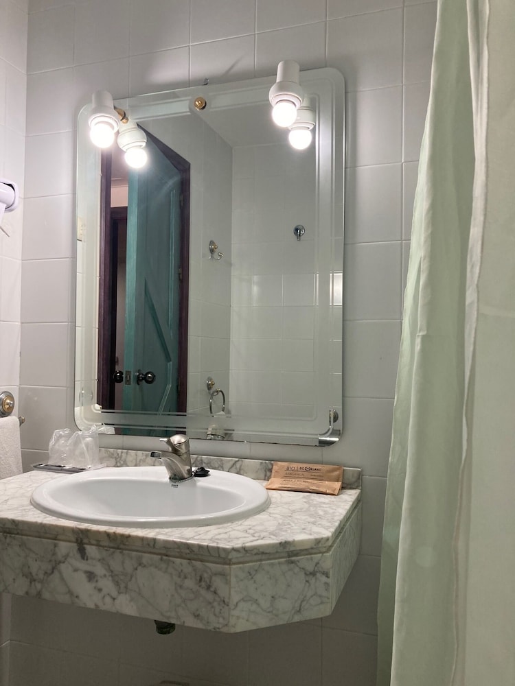Double Room Single Use, 1 Twin Bed photo 3
