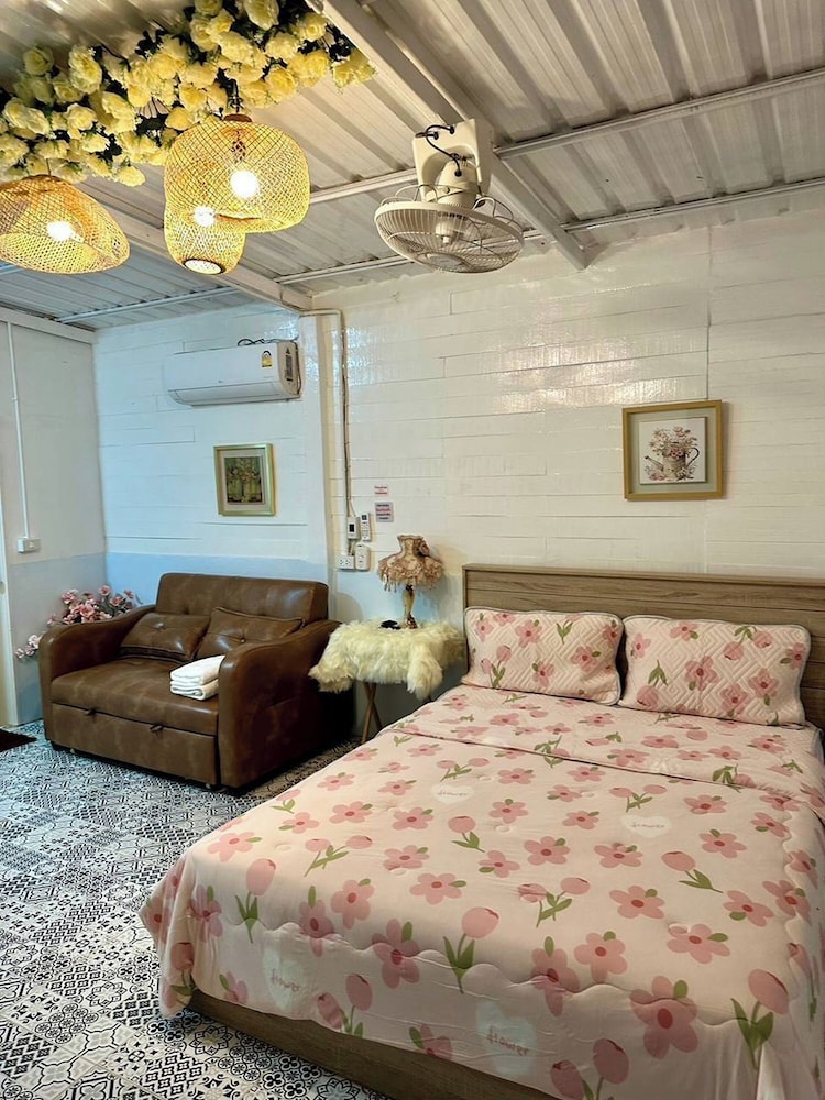 Family Room - Photo 10