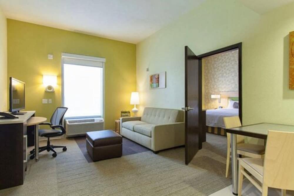 Suite, 1 King Bed photo 3
