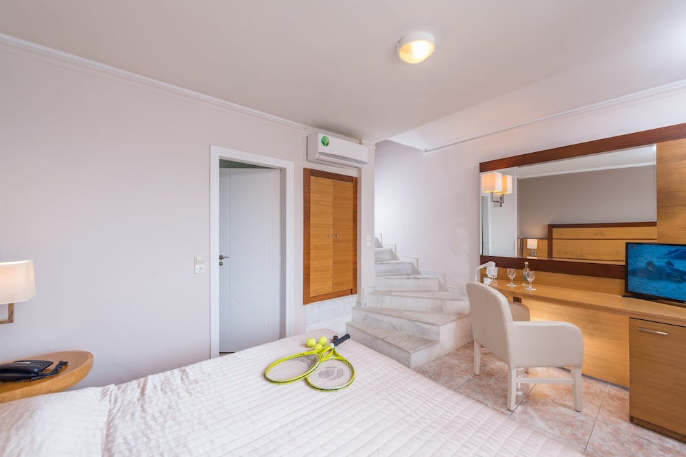 Family 2 Bedroom Maisonette Sea View