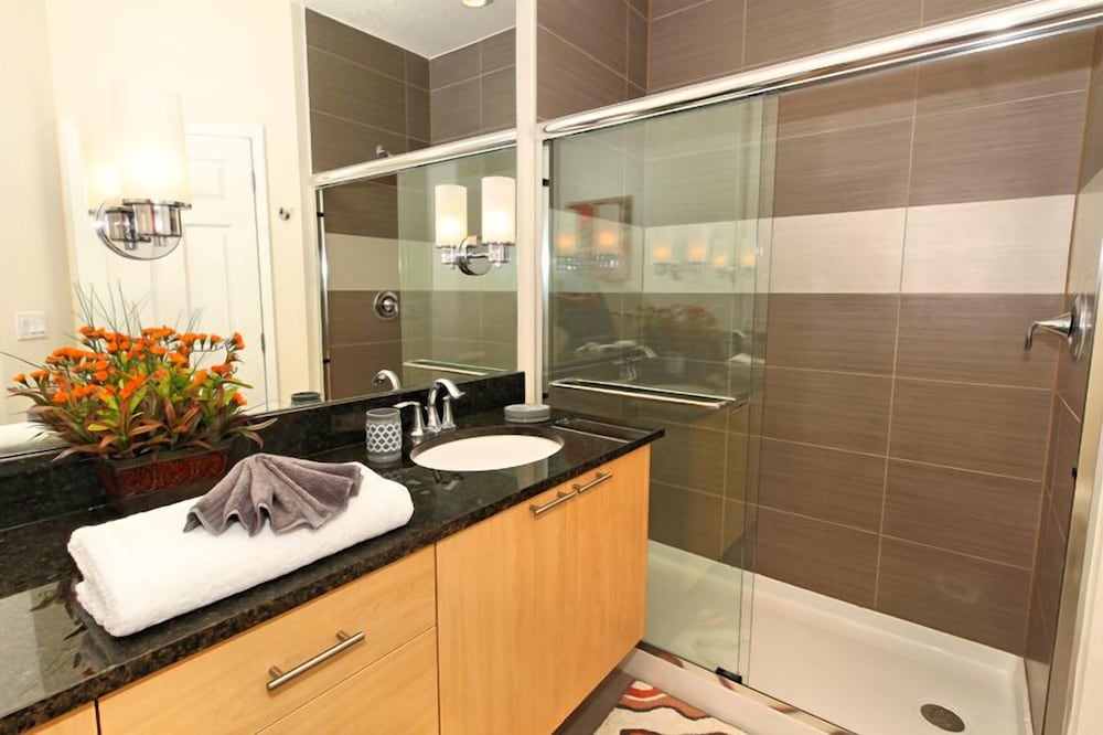Family Townhome, Private Pool, Garden Area photo 2