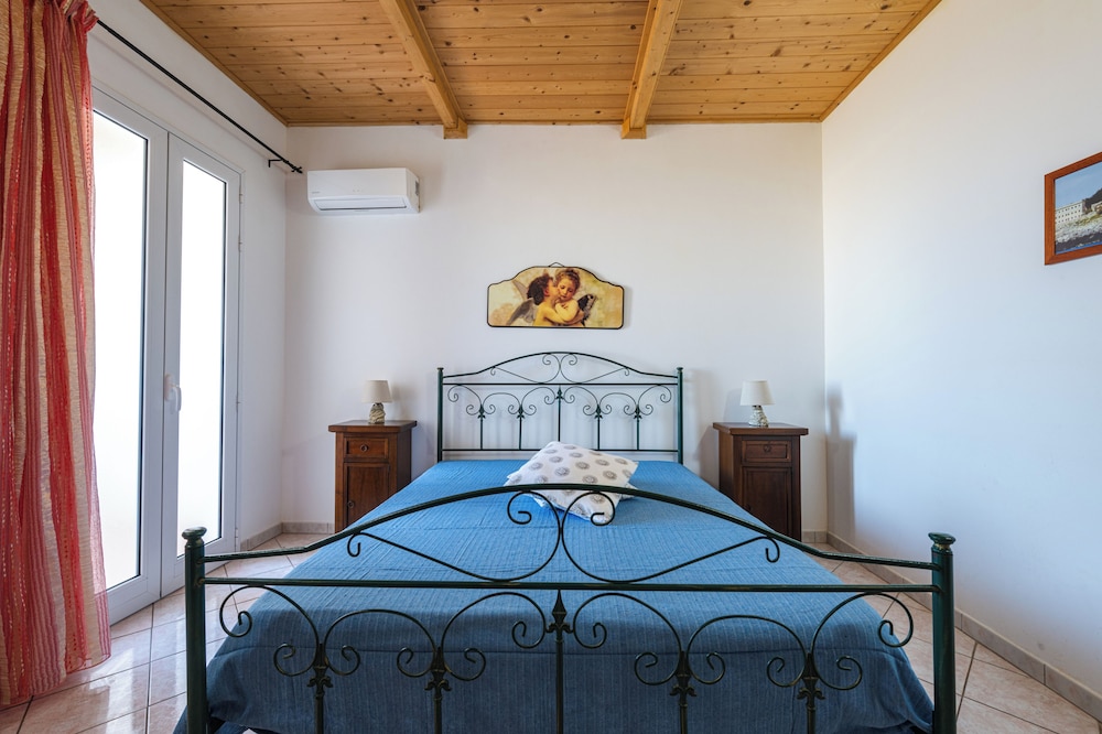Room (BAIA DEI TURCHI) photo 3