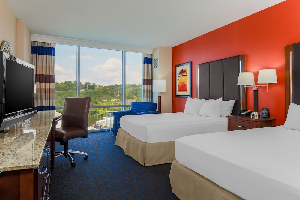 Deluxe Room, Accessible - Photo 2