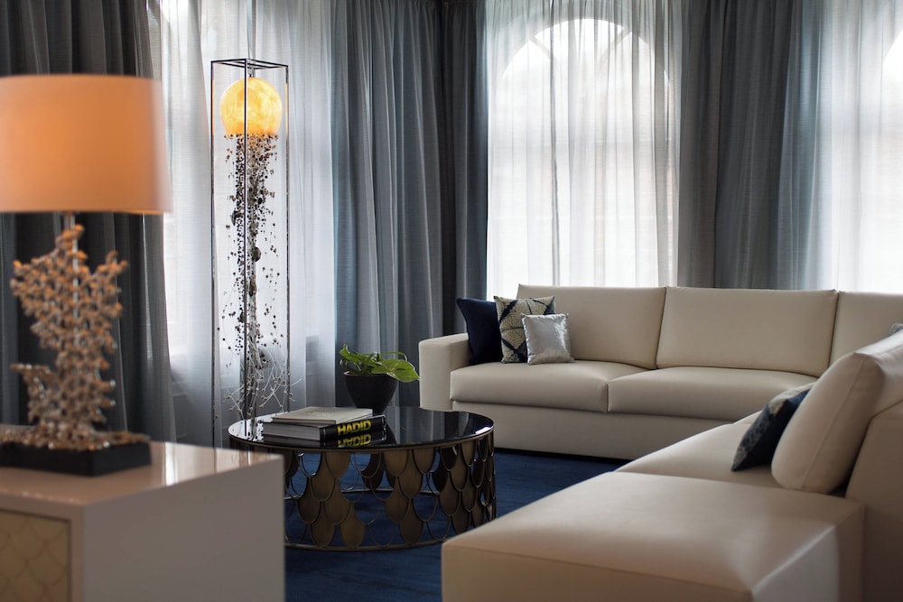 Suite, 2 Bedrooms, City View - Photo 8
