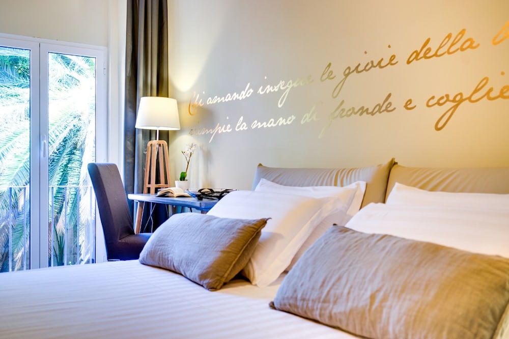 Deluxe Double Room, Private Bathroom (Suite Bernini) photo 2