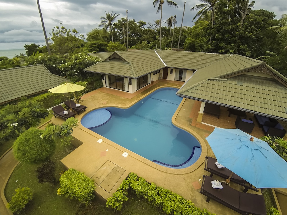 5 bedroom grand villa