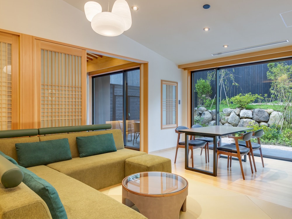 Premium Suite, Private Bathroom, Garden View photo 2