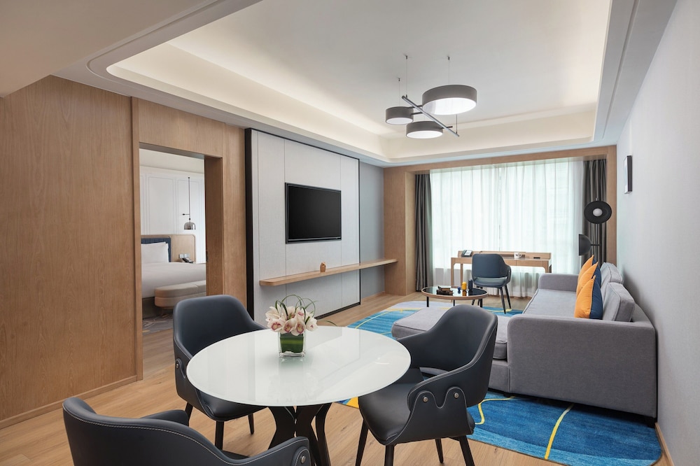 Suite, 1 Bedroom (Living Area) - Photo 2
