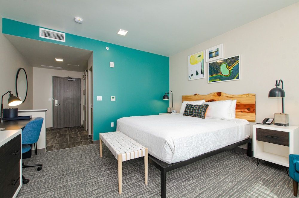 Superior Room, 1 King Bed, Balcony, River View (Deluxe King with River view balcony -)