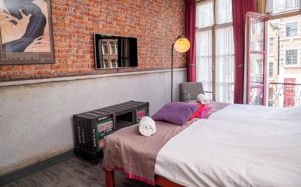 Superior Double Room thumbnail 5