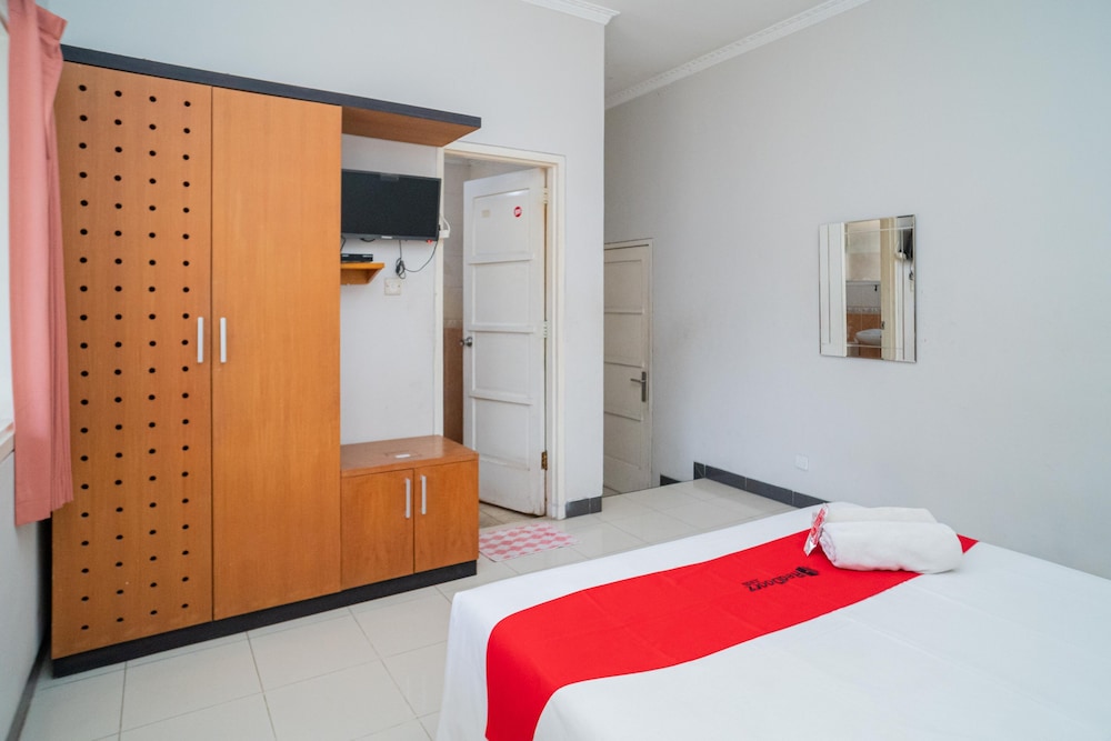 Double Room (RedDoorz) - Photo 2