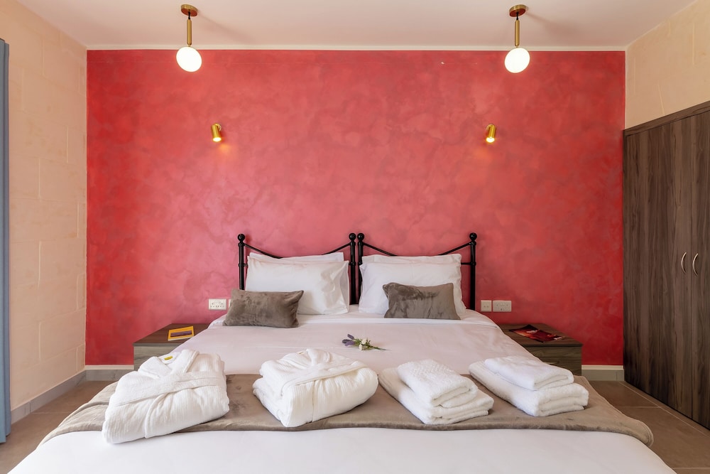 Family Studio, Sea View (Ta'Battista B&B with pool Il-Wilġa)