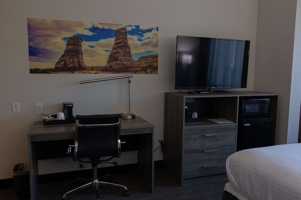 Standard Room, 1 King Bed, Accessible, Kitchenette - Photo 3