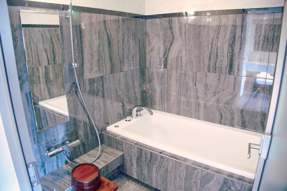 Marufukuro Suite With Lounge Access (Designed By Tadao Ando) No Smoking - Photo 14