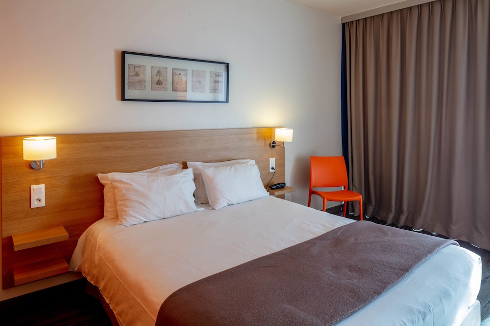 Superior Double or Twin Room - Photo 11