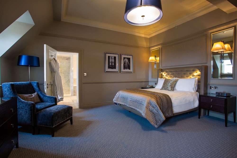 Suite, 1 Queen Bed, View (Billy Garioch)