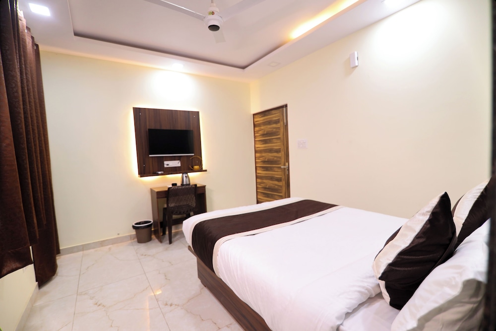 Standard Double Room, City View