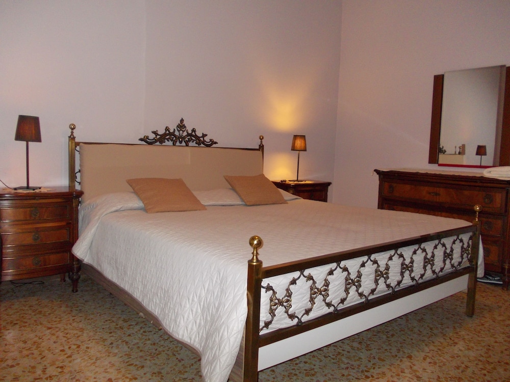 Classic Double or Twin Room, 1 Bedroom, Private Bathroom, Executive Level