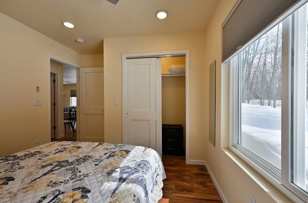 House, Multiple Beds, Patio, River View (Tri Lake House Duplex Side A And B) photo 2
