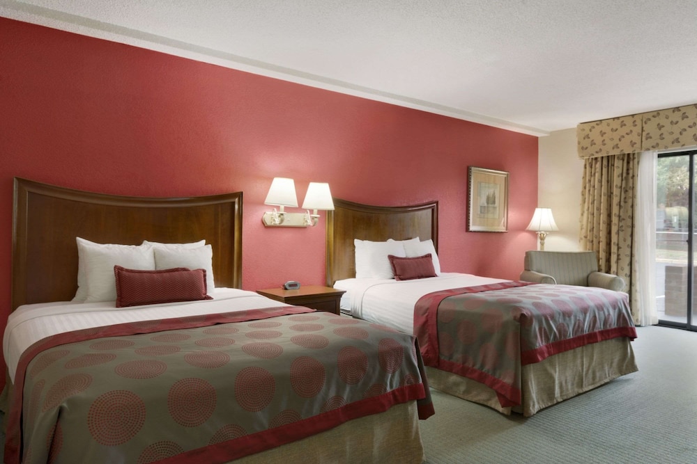 Suite, 2 Queen Beds photo 1