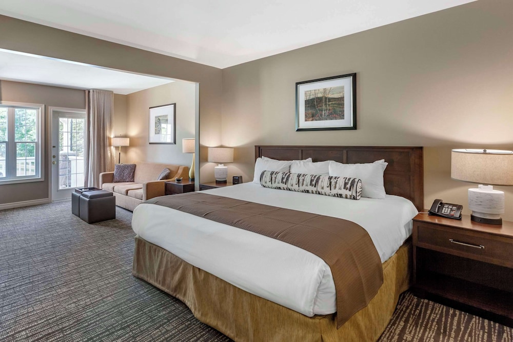 Suite, Non Smoking (2 King Beds, Efficiency, Upgrade) - Photo 1