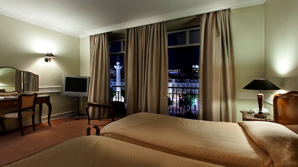 Double or Twin Room (Rossio and Castle View + Extra Bed)