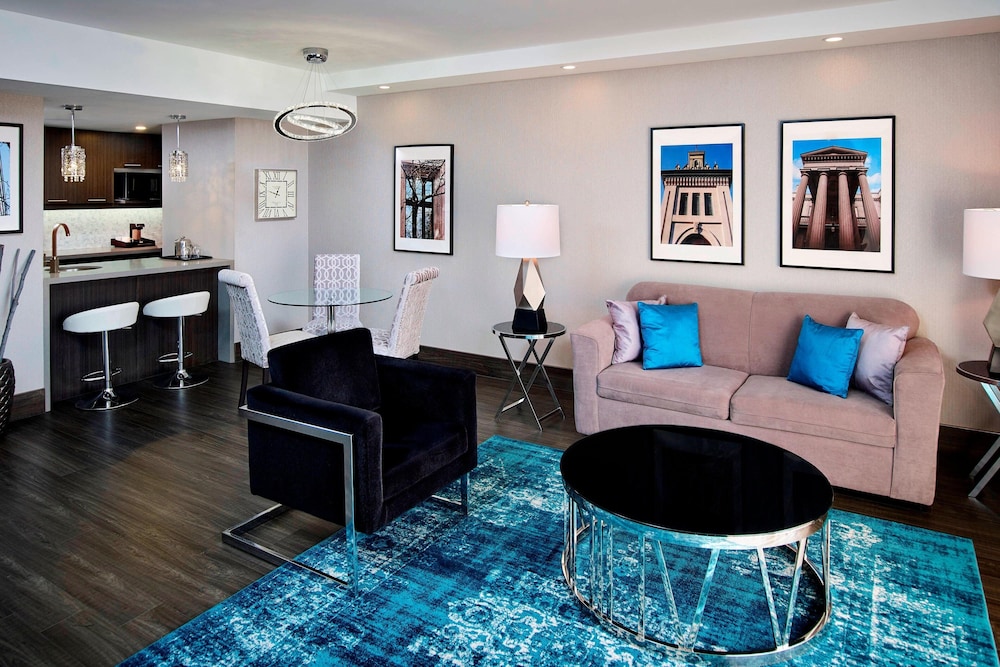 Junior Suite, 1 King Bed, City View (Fireplace)