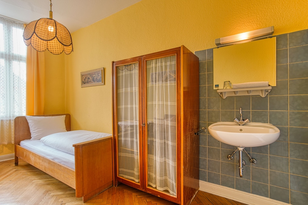 Economy Single Room, Shared Bathroom photo 1