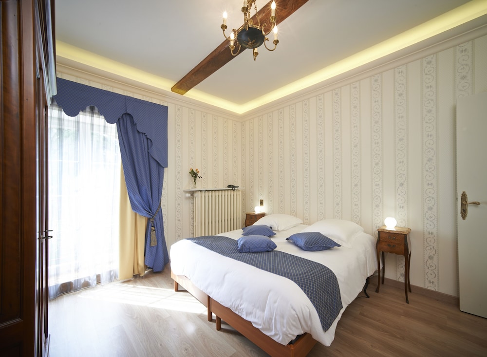 Superior Room, 1 Queen Bed photo 3