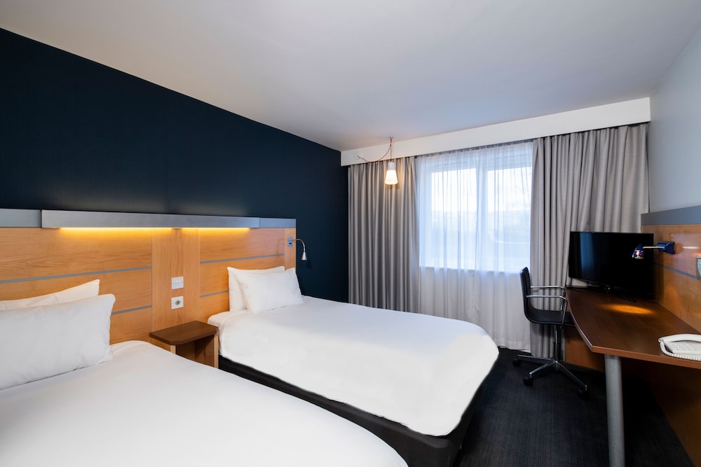 Standard Room, 2 Twin Beds, Accessible (with Free Hot Breakfast) - Photo 4