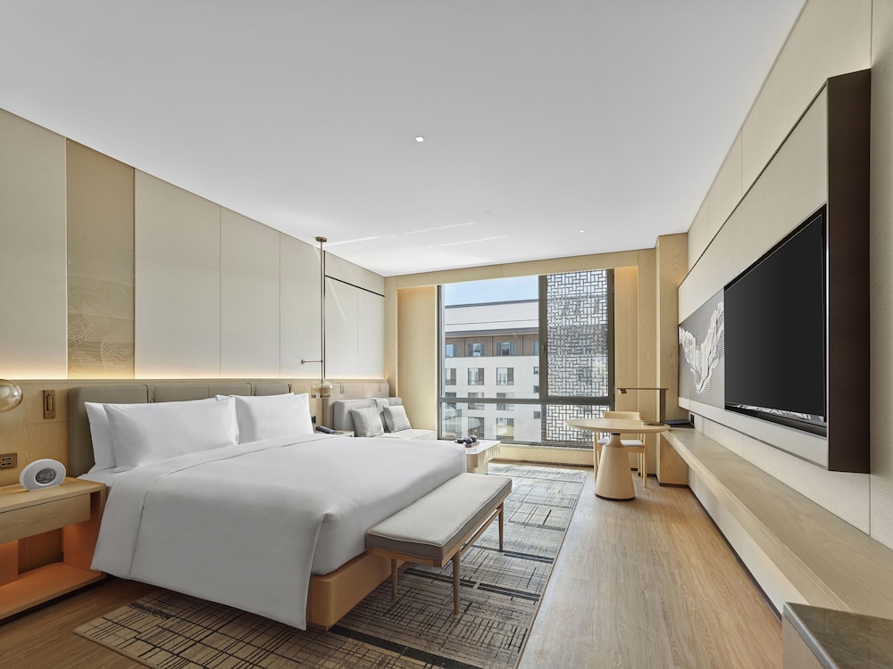 Family Suite, 1 King Bed photo 2