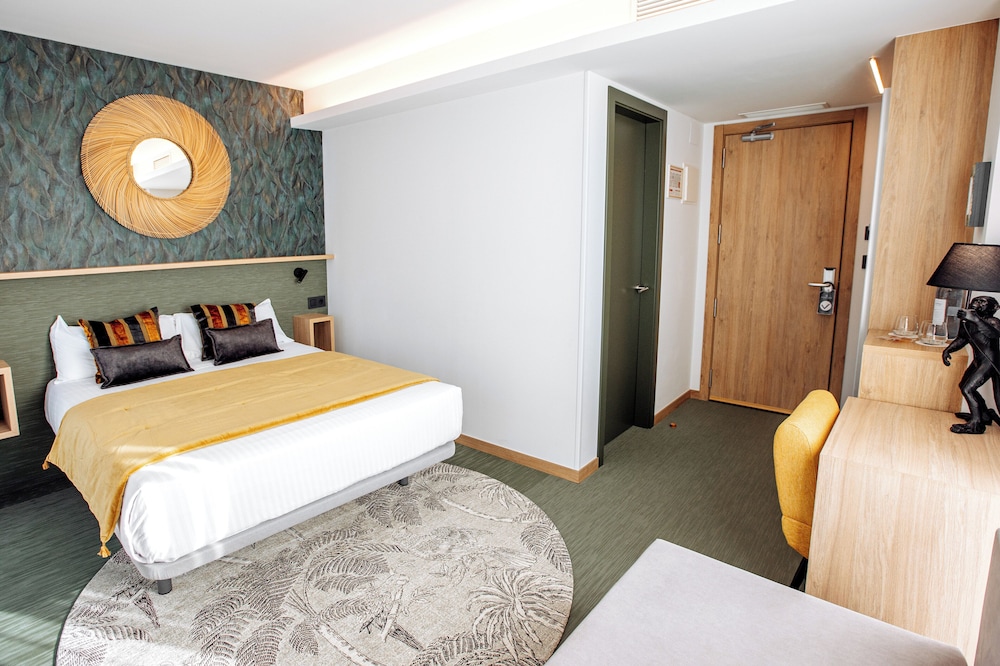 Design Double Room, 1 Queen Bed, Mountain View, Garden Area - Photo 29