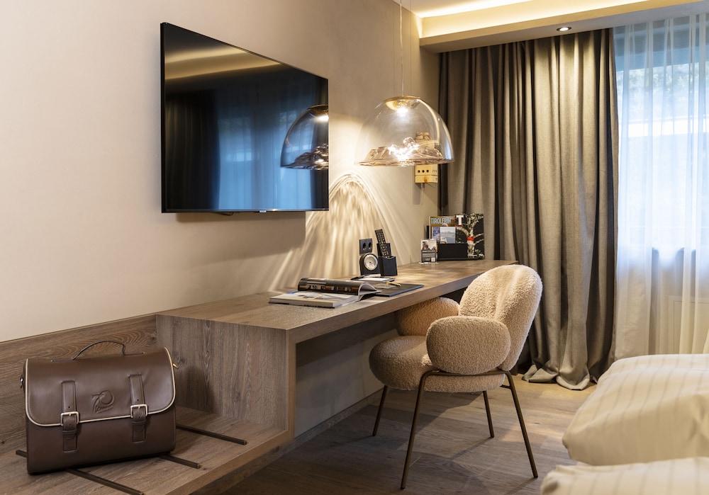 Design Double Room (Innsbruck) - Photo 9