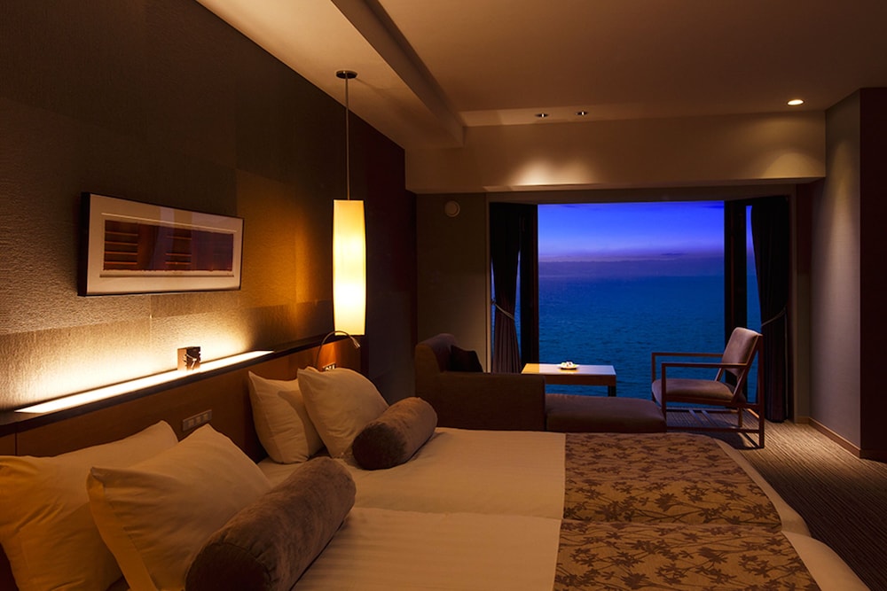 High Floor Standard Twin Room photo 3