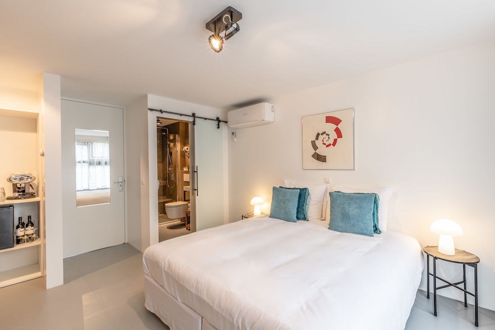 Basic Room, 1 Queen Bed photo 1