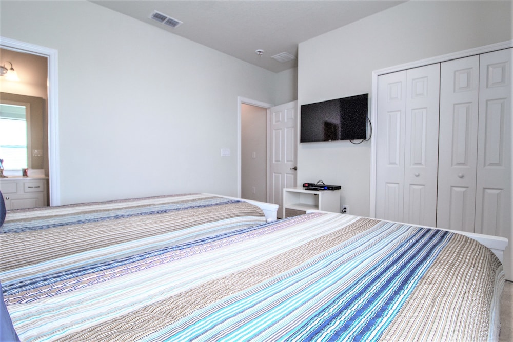 House, Multiple Beds